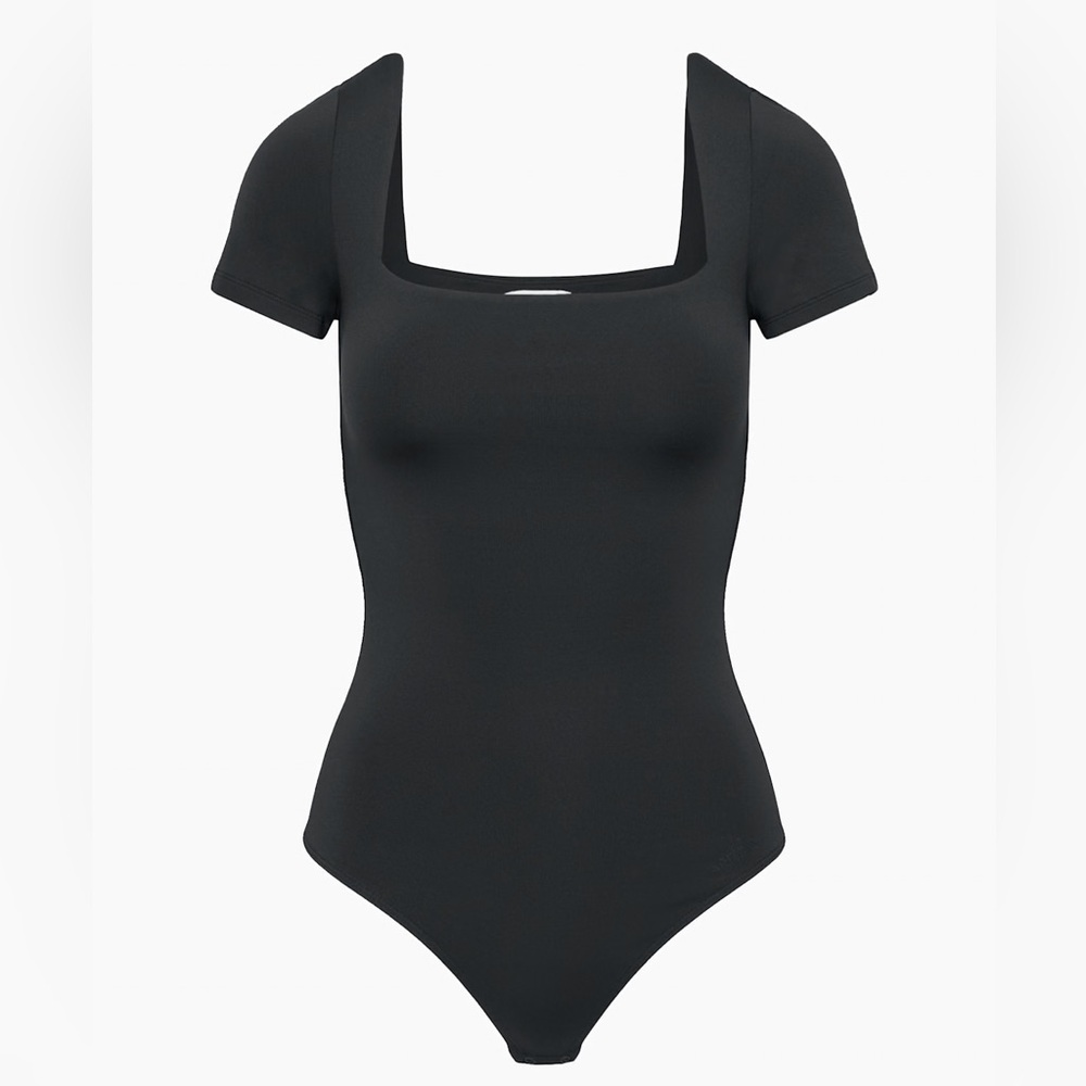 Aritzia Babaton Contour Squareneck Shortsleeve Bodysuit